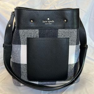 Kate Spade black and white handbag. Never used, excellent condition!
